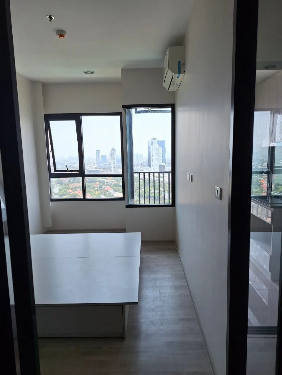 ห้องชุด นิช โมโน เมกะ สเปซ บางนา [ชั้น 28]
