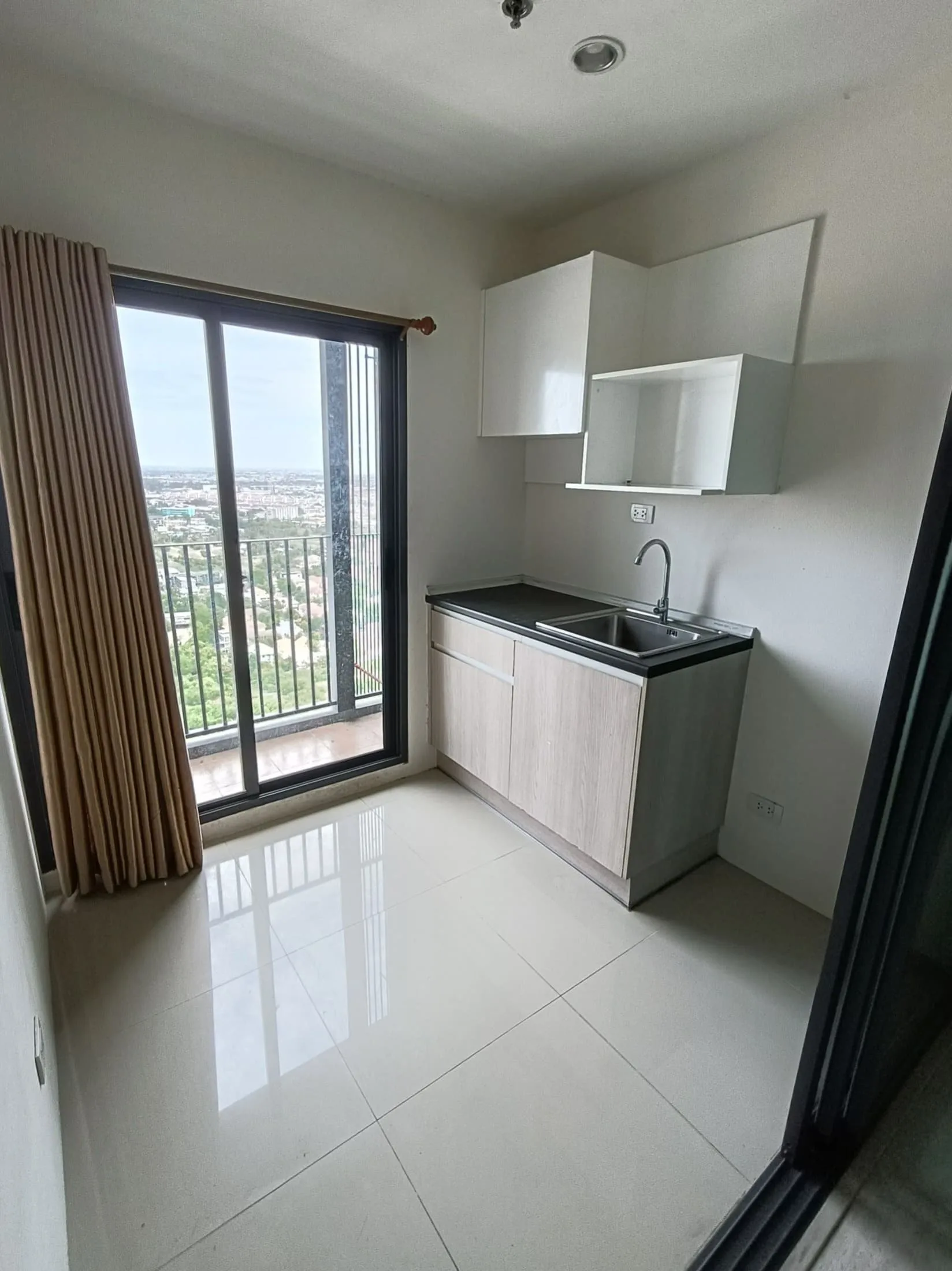ห้องชุด ดีคอน ไพร์ม รัตนาธิเบศร์ [ชั้น 30]