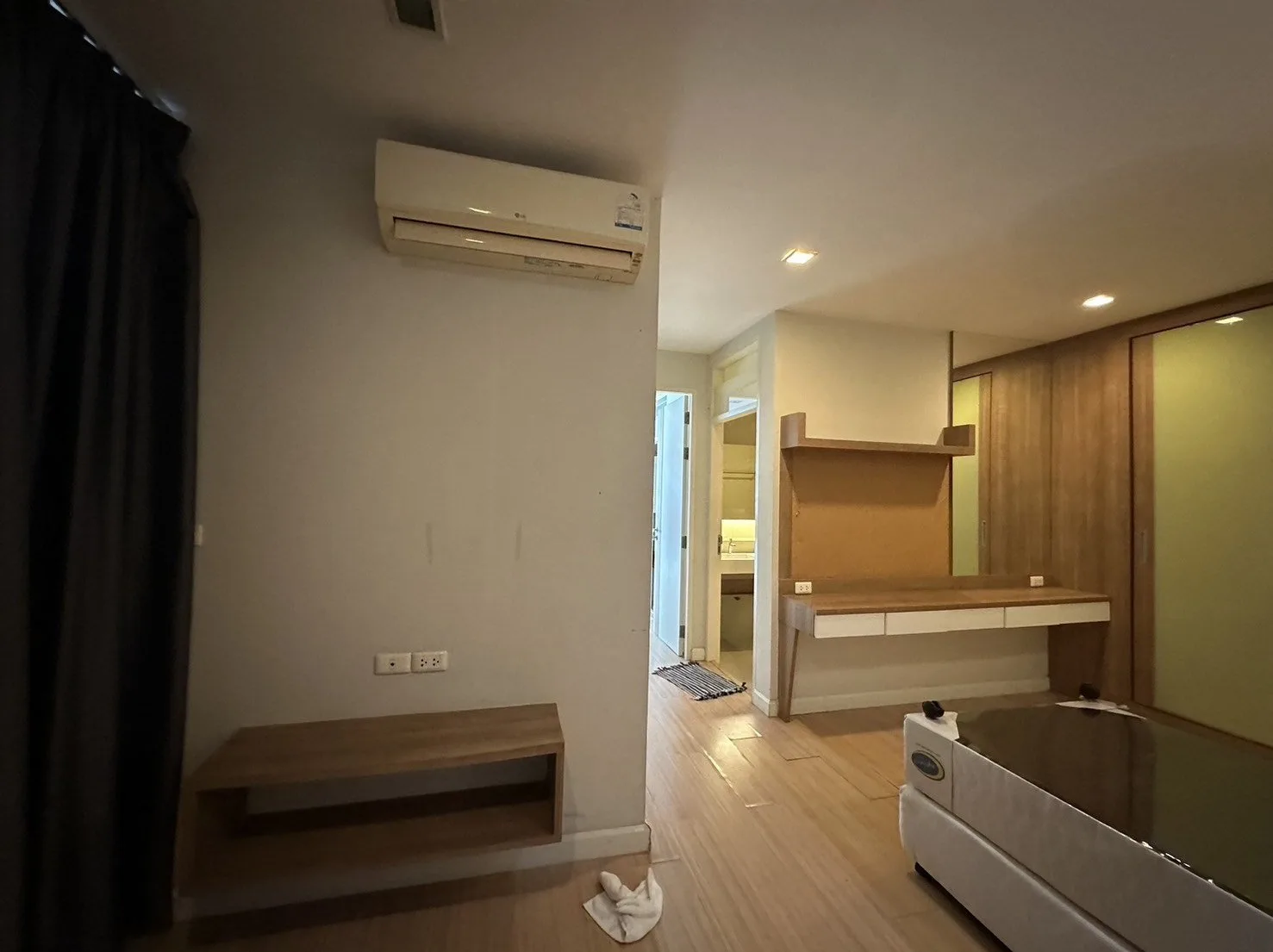 ห้องชุด เออบานี่ คอนโดมิเนี่ยม [ชั้น 8 อาคาร 1]