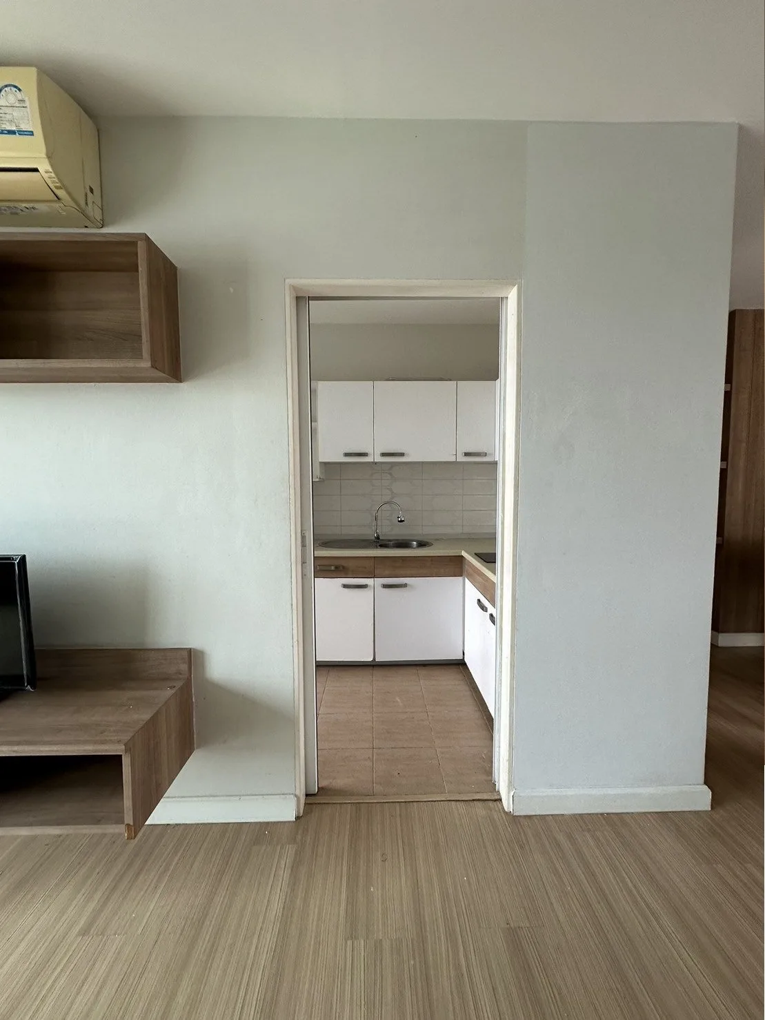 ห้องชุด เออบานี่ คอนโดมิเนี่ยม [ชั้น 8 อาคาร 1]