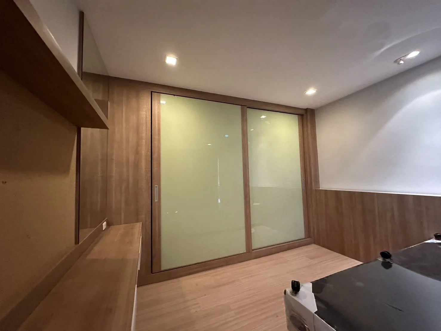 ห้องชุด เออบานี่ คอนโดมิเนี่ยม [ชั้น 8 อาคาร 1]