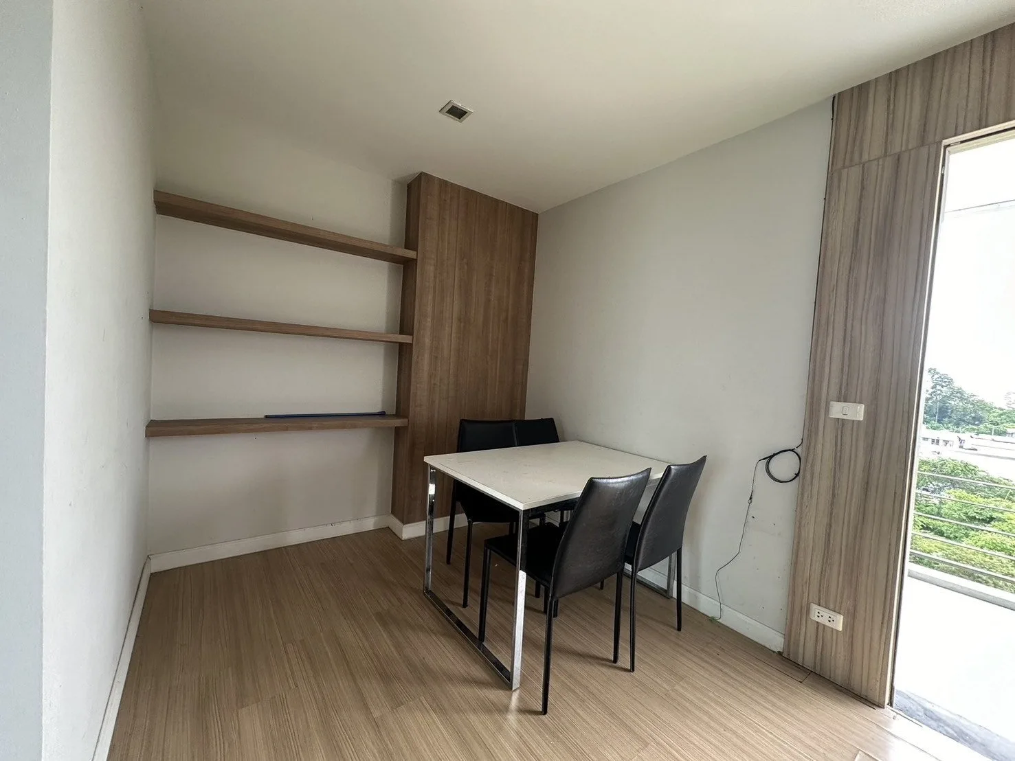 ห้องชุด เออบานี่ คอนโดมิเนี่ยม [ชั้น 8 อาคาร 1]