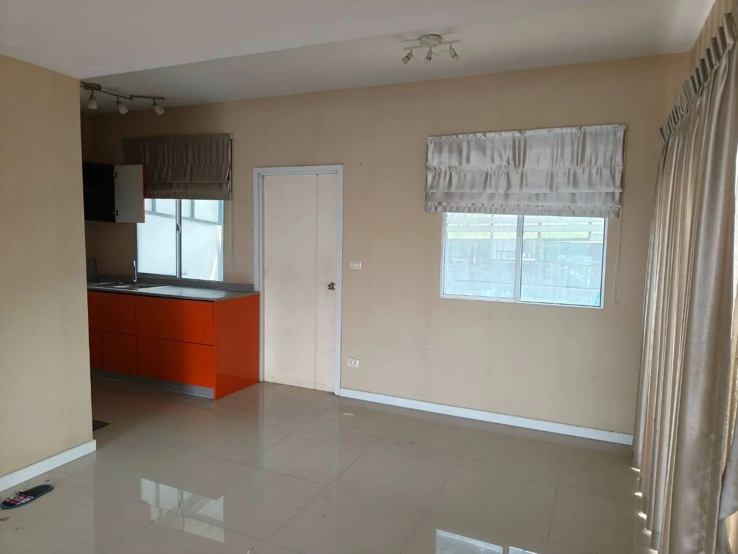 ทาวน์เฮ้าส์ บ้านพฤกษา 86/2 บางเสาธง-สมุทรปราการ