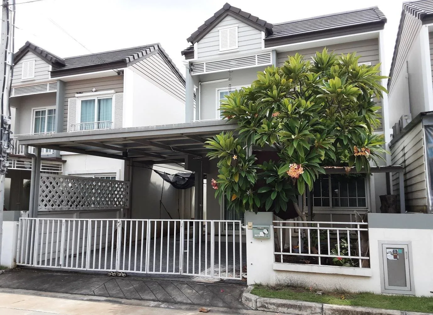 ทาวน์เฮ้าส์ อารียา กาญจนาภิเษก-ราชพฤกษ์ (ไทรน้อย) ไทรน้อย-นนทบุรี
