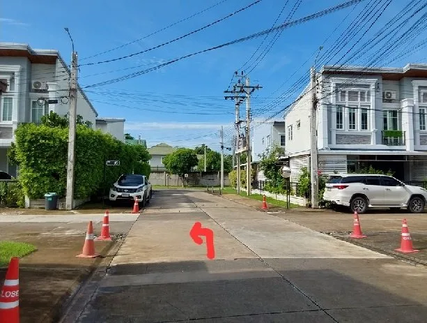 ทาวน์เฮ้าส์ โกลเด้นทาวน์ 3 บางนา-สวนหลวง ประเวศ
