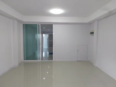 ทาวน์เฮ้าส์ โครงการ The First Home วงแหวน-ประชาอุทิศ 76 สมุทรปราการ