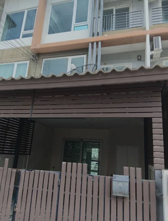 ทาวน์เฮ้าส์ โครงการ เดอะทรัสต์ ซิตี้ งามวงศ์วาน 25 นนทบุรี