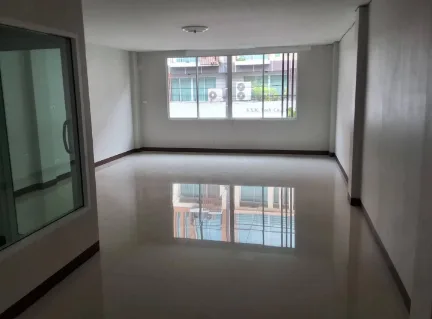 อาคารพาณิชย์ โครงการ RK BIZ CENTER Motorway-Airportlink กรุงเทพมหานคร