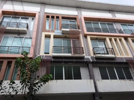 อาคารพาณิชย์ โครงการ RK BIZ CENTER Motorway-Airportlink กรุงเทพมหานคร