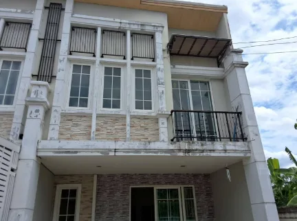 ทาวน์เฮ้าส์ โครงการ โกลเด้น ซิตี้ ปิ่นเกล้า-จรัญสนิทวงศ์ นนทบุรี