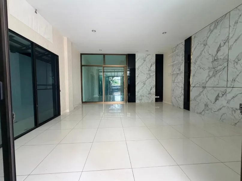 อาคารพาณิชย์ โครงการ บ้านกลางเมือง ดิอิดิชั่น บางนา-วงแหวน(บิสิเนส ดิสทริค) กรุงเทพมหานคร