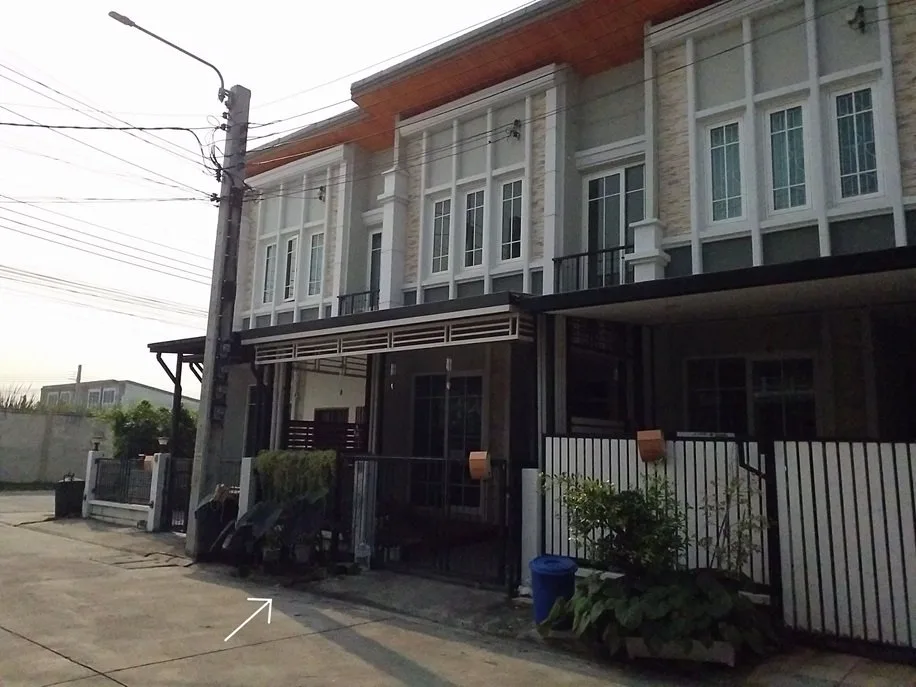 ทาวน์เฮ้าส์ โกลเด้นทาวน์ 2 ปิ่นเกล้า-จรัญสนิทวงศ์ บางกรวย-นนทบุรี